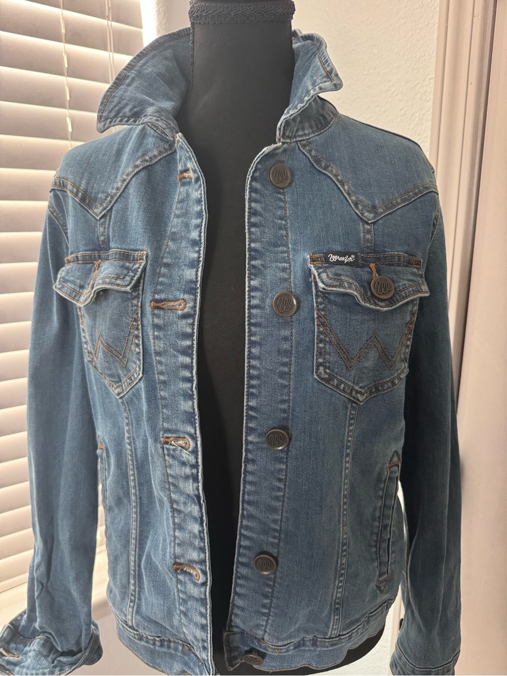 Wrangler Women's Medium Blue Denim Jacket with Chest Pockets